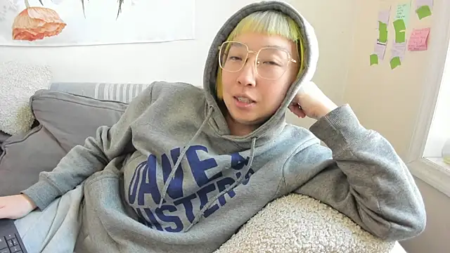Snapshot of luxgray chatting on 04.12.26 luxgray online show from 04.12.26