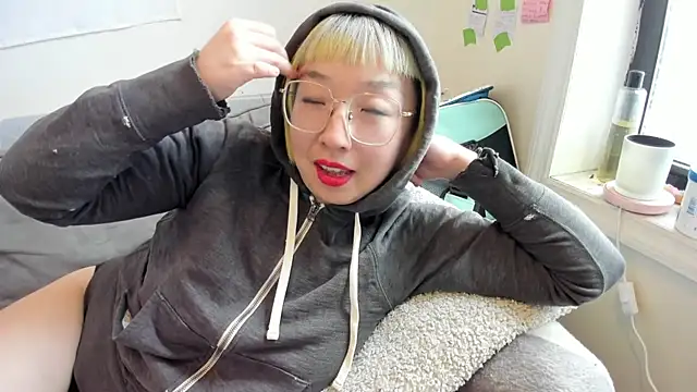 Snapshot of luxgray chatting on 04.26.26 luxgray online show from 04.26.26