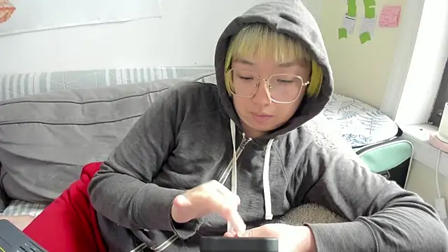 Snapshot of luxgray chatting on 05.11.26 luxgray online show from 05.11.26