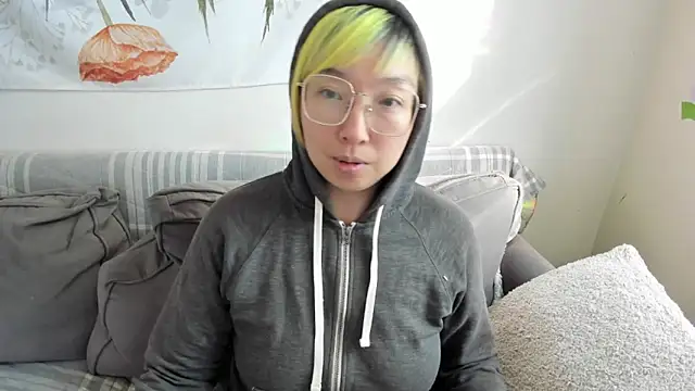 Snapshot of luxgray chatting on 06.15.26 luxgray online show from 06.15.26