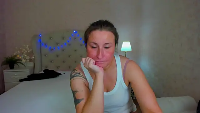 Snapshot of HotLiss chatting on 01.23.25 HotLiss online show from 01.23.25