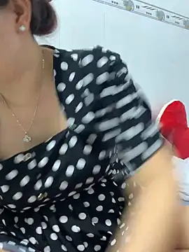 Snapshot of Baby-bigtits chatting on 03.04.25 Baby-bigtits online show from 03.04.25