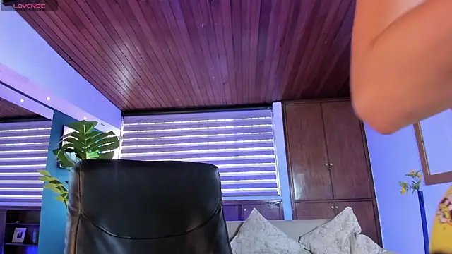 IsabellaaJoness online show from 10.18.25