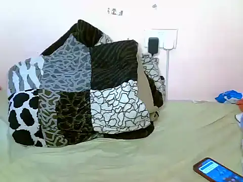 Snapshot of sweet_rozie chatting on 10.18.25 sweet rozie online show from 10.18.25