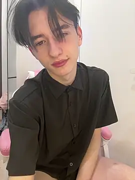 Snapshot of AmondCor chatting on 12.05.24 AmondCor online show from 12.05.24