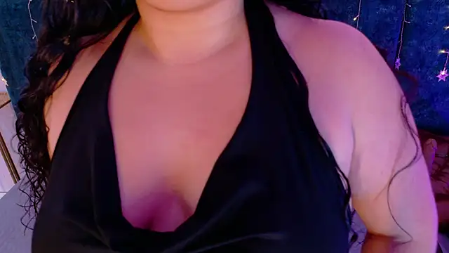 Snapshot of AgathaLynx chatting on 12.18.25 AgathaLynx online show from 12.18.25