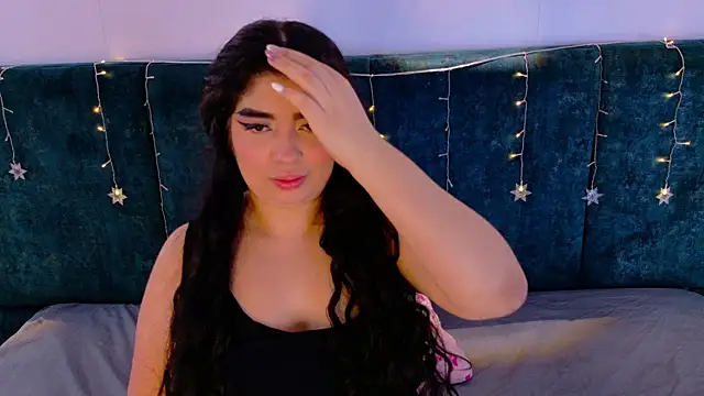 Snapshot of AgathaLynx chatting on 12.19.25 AgathaLynx online show from 12.19.25