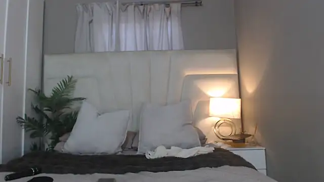 Snapshot of naughtyblackdolie chatting on 06.26.26 naughtyblackdolie online show from 06.26.26