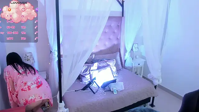 Snapshot of Hanna__Becker_ chatting on 09.27.25 Hanna  Becker  online show from 09.27.25