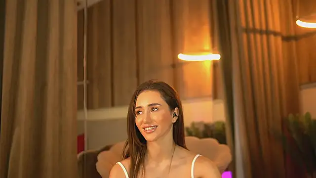 Snapshot of EmilyRaymont chatting on 02.28.25 EmilyRaymont online show from 02.28.25