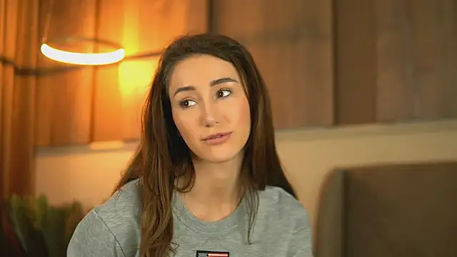 Snapshot of EmilyRaymont chatting on 03.06.25 EmilyRaymont online show from 03.06.25