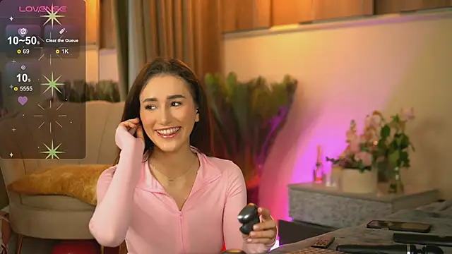 Snapshot of EmilyRaymont chatting on 03.11.25 EmilyRaymont online show from 03.11.25