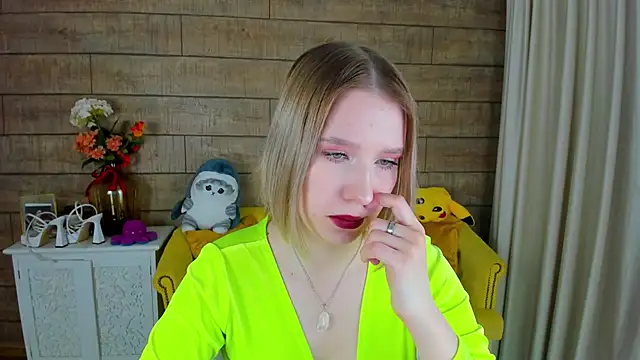 LiliLinn online show from 02.26.25