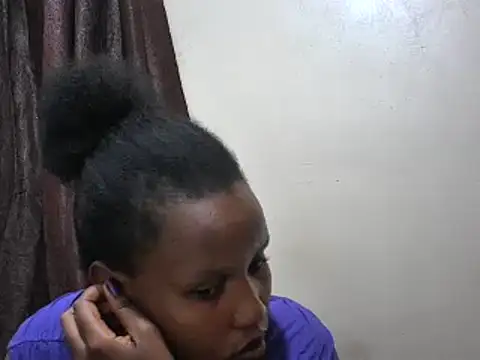 Snapshot of afrikaqueen chatting on 01.27.25 afrikaqueen online show from 01.27.25
