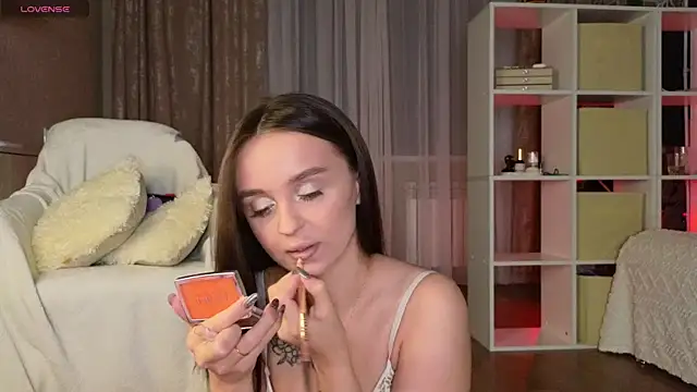 Snapshot of Katy_perry_ chatting on 02.14.25 Katy perry  online show from 02.14.25