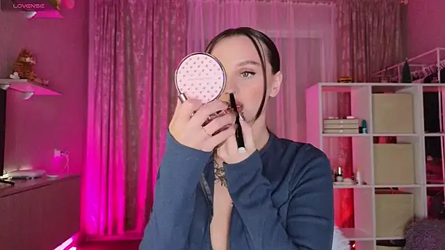 Snapshot of Katy_perry_ chatting on 02.16.25 Katy perry  online show from 02.16.25