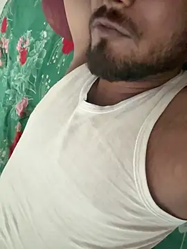 Snapshot of wildboy_simon chatting on 04.02.26 wildboy simon online show from 04.02.26