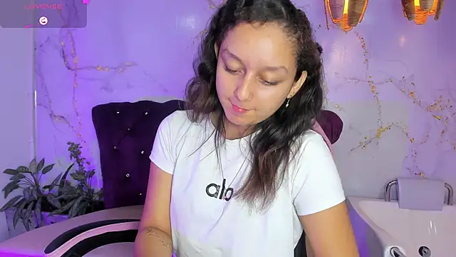 Snapshot of katy_sweet19 chatting on 06.27.26 katy sweet19 online show from 06.27.26