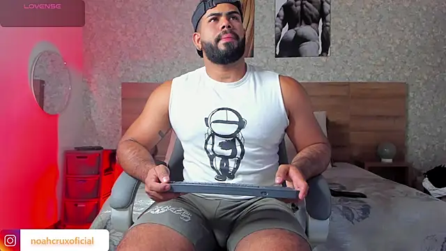Snapshot of noah_crux chatting on 09.29.25 noah crux online show from 09.29.25