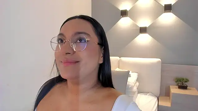 ellamontoya online show from 10.17.25