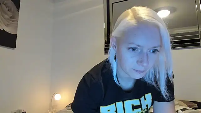 Snapshot of BetterThanYourEx69 chatting on 09.24.25 BetterThanYourEx69 online show from 09.24.25
