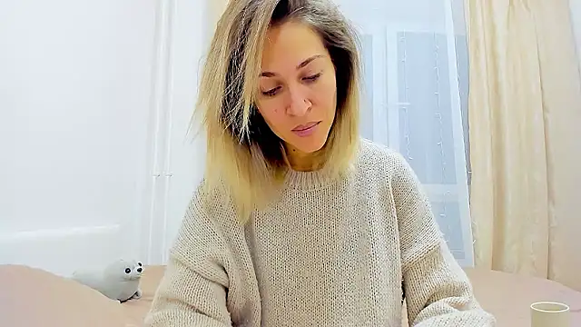 Mona Cruz online show from 12.09.24