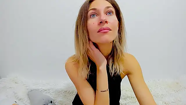 Mona Cruz online show from 01.12.25