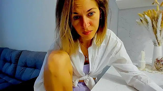 Mona Cruz online show from 01.13.25