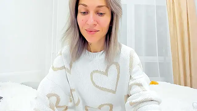 Mona Cruz online show from 02.05.25