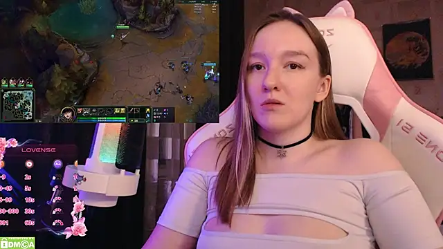 MoonlishSiren online show from 02.12.25