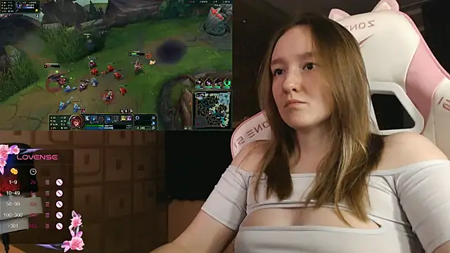 MoonlishSiren online show from 10.04.25