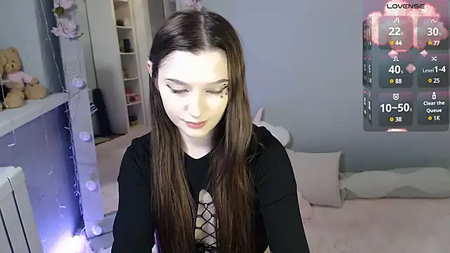 White kitty01 online show from 12.27.24