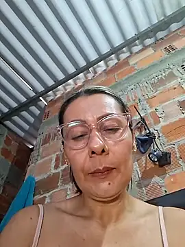 Snapshot of Mia-funny20 chatting on 05.22.26 Mia-funny20 online show from 05.22.26