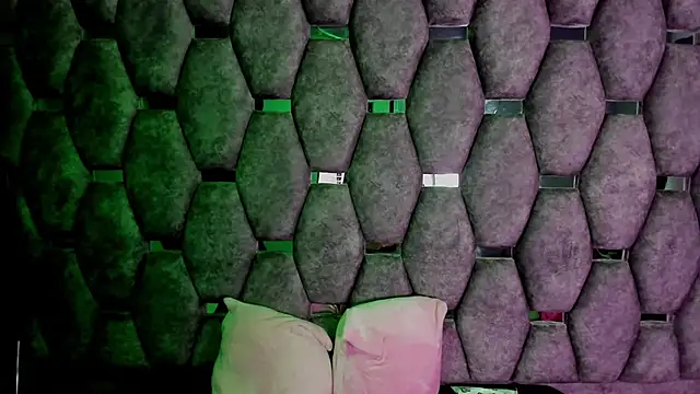 Aurora 18 online show from 11.21.25