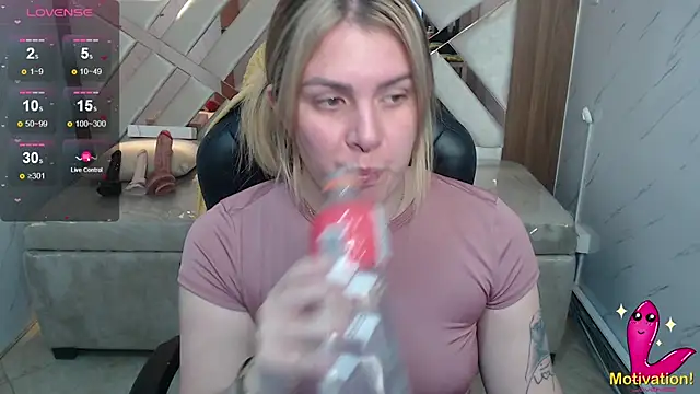 Snapshot of Paula_b_ chatting on 06.17.26 Paula b online show from 06.17.26