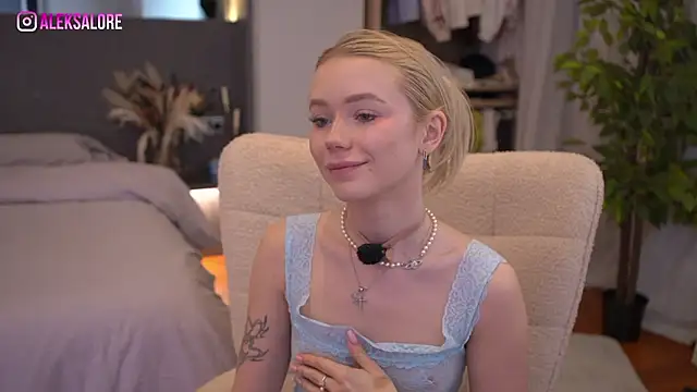 LexieLoree online show from 03.23.26