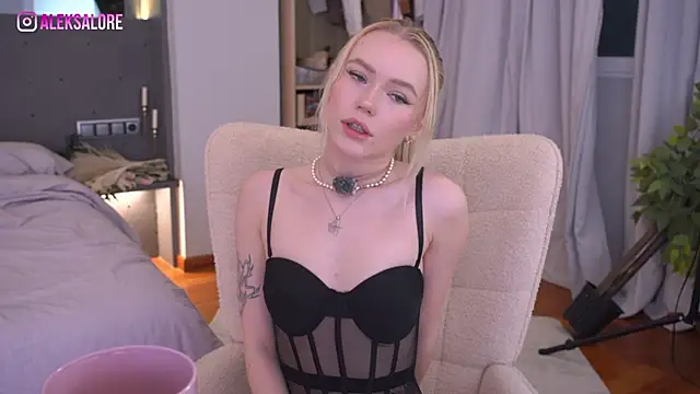 LexieLoree online show from 05.16.26