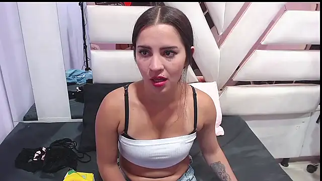 Snapshot of CooperEmma_ chatting on 02.26.26 CooperEmma online show from 02.26.26