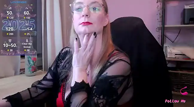 Snapshot of Nova_mea chatting on 01.05.25 Nova mea online show from 01.05.25