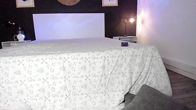 Snapshot of VioletPaket chatting on 01.27.25 VioletPaket online show from 01.27.25