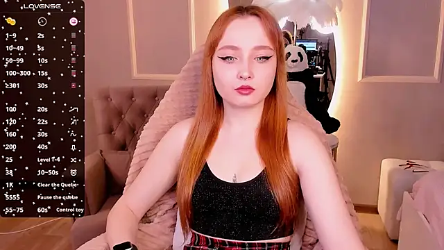 Snapshot of Emma_Chery chatting on 02.18.25 Emma Chery online show from 02.18.25