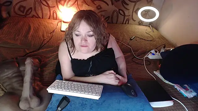 Snapshot of MiniNatalie chatting on 01.25.25 MiniNatalie online show from 01.25.25