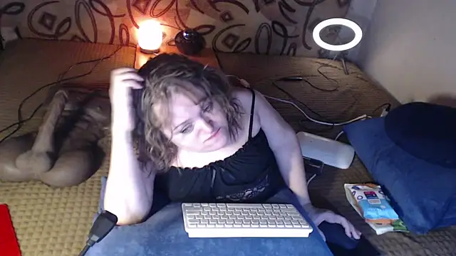 Snapshot of MiniNatalie chatting on 01.26.25 MiniNatalie online show from 01.26.25