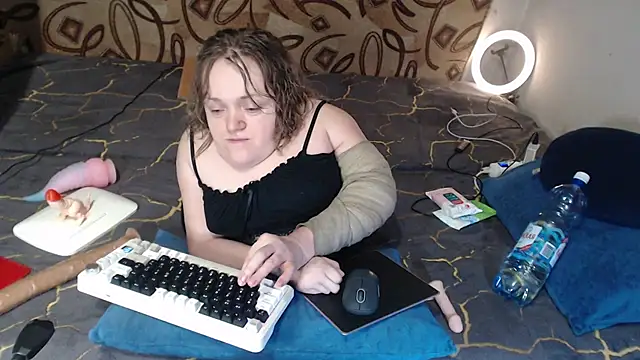 Snapshot of MiniNatalie chatting on 02.22.25 MiniNatalie online show from 02.22.25