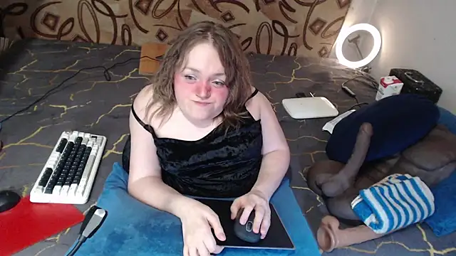 Snapshot of MiniNatalie chatting on 03.09.25 MiniNatalie online show from 03.09.25