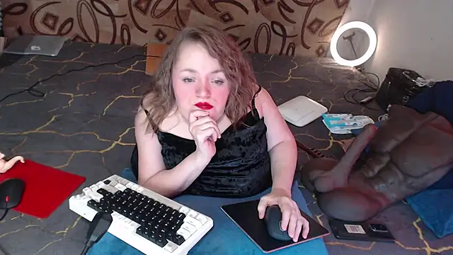 Snapshot of MiniNatalie chatting on 03.11.25 MiniNatalie online show from 03.11.25