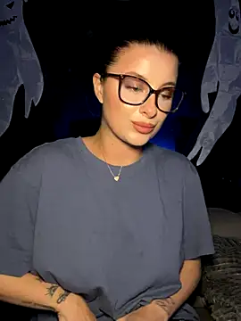 Mia-Minou online show from 10.07.25