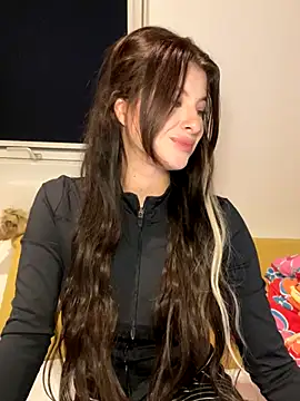 Mia-Minou online show from 11.02.25