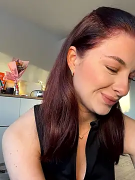 Mia-Minou online show from 01.11.26