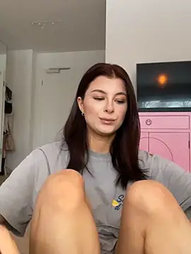 Mia-Minou online show from 02.05.26